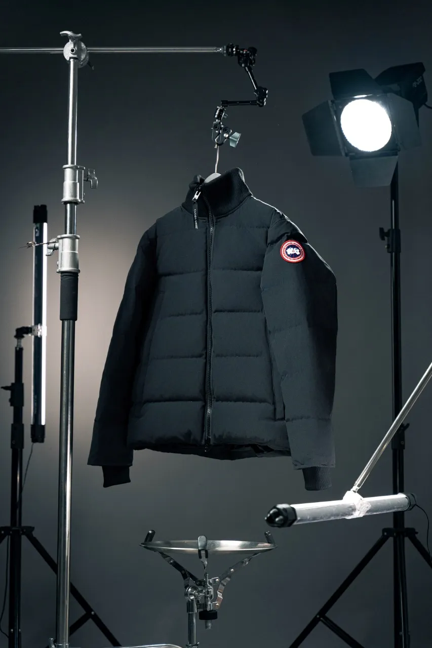 P820 official website synchronizes the top Canada Goose CANADA. GOOSE 42 models ❣️❣️❣️ The new expedition goose limited edition comes from the top domestic development team. It is currently the highest version on the market and in the country (there is no one). You can compare it at will. The top version exclusively for purchase must be high-quality. If there is a better product than mine, the clothes will be given to you. Analysis of the new expedition limited edition: (Trademark): For the chest LOGO, we use exclusively custom-dyed embroidery thread. The imported Behringer embroidery machine truly achieves 100% reproduction and is guaranteed to be completely consistent with ZP. The embroidery thread has zero color difference, the maple leaves are full and clear, and the details are perfect. Different from the crooked and fuzzy embroidery on the market, I honestly don’t know what kind of machine can embroider like this! A fake look! (We can guarantee that no one of our peers is more attentive and professional than us!) (Fabric): The new expedition model is made of exclusive high-end fabrics, abandoning the old expedition 21-count all-round fabric! The front piece is made of 18-count glue, and the back piece (sleeves) is made of a unique combination of pongee wool plaid, which restores the taste that ZP should have. It ensures the comfort and fit of the upper body while ensuring the 5-level cold protection index. It achieves the comfort of the fabric covering the mouth and the 5-level cold protection index of the old Expedition. The difference between market products can be seen at a glance. Cheap fabrics can be used to make sexy underwear, but forget about making down jackets! I really can’t do it without buying the original version and dismantling it! (Accessories): Spend a lot of money to develop private model customization, no matter the cost, as long as every detail is perfect! The original 1:1 mine buckle, the thorns on each buckle are very obvious! It took me 2 months to find the imported cuff ribbing. It is comfortable, warm and feels great! The original one-to-one molded landmine buckle/comma buckle/zipper embryo/four-button buckle/, washed label/dyed cuff thread/are all made with great care! It’s so different from the summer sock-like cuffs on the market that I can’t stand it! What is this! Different from the cheap male models used in the market! It looks too cheap, no contrast means no harm! Size: S-XXL